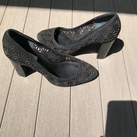 LAUREN RALPH LAUREN LEATHER VIONA ll EYELET HEELS - Picture 12 of 15